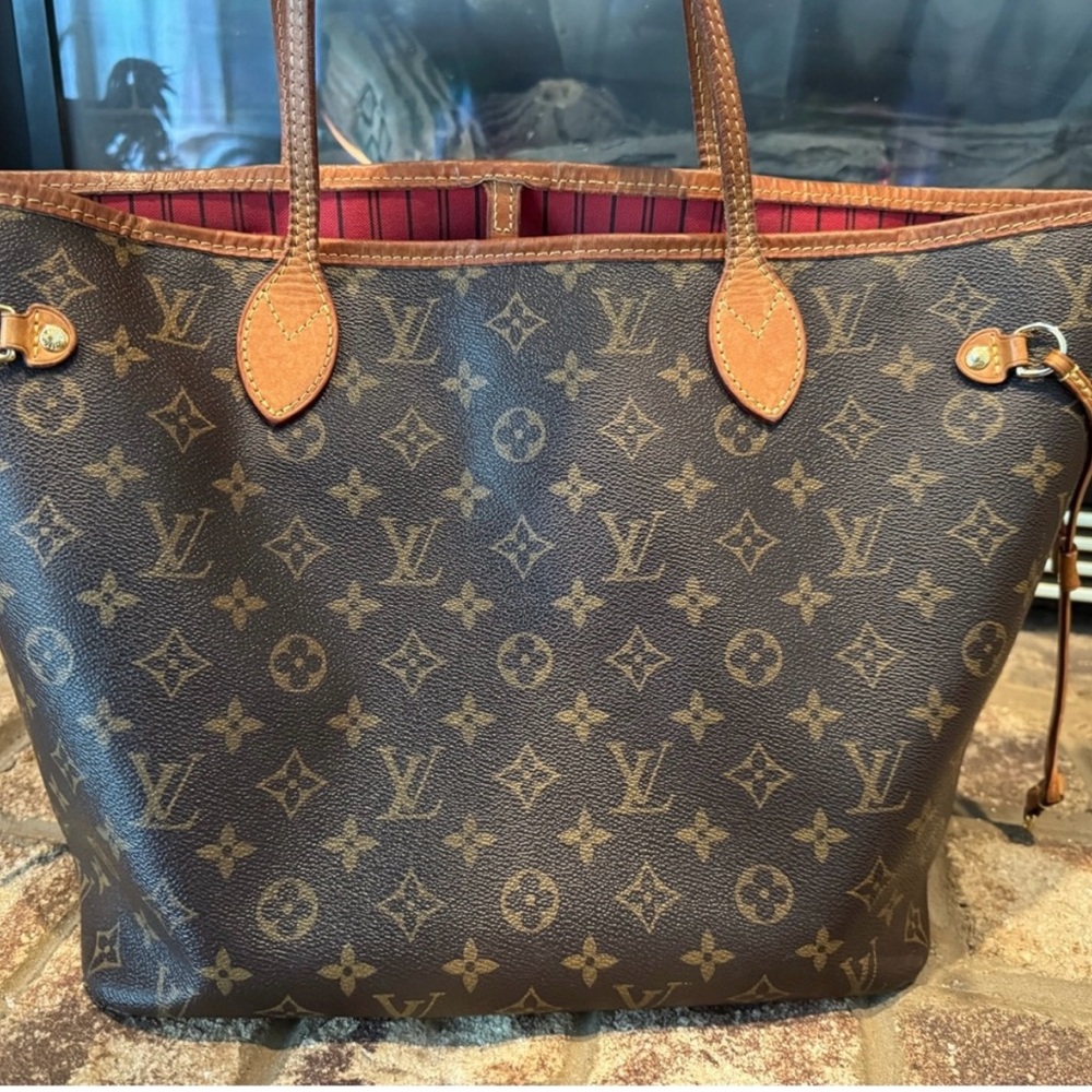 Neverfull MM Louis Vuitton Monogram Canvas Tote with Red Lining and Tan Trim